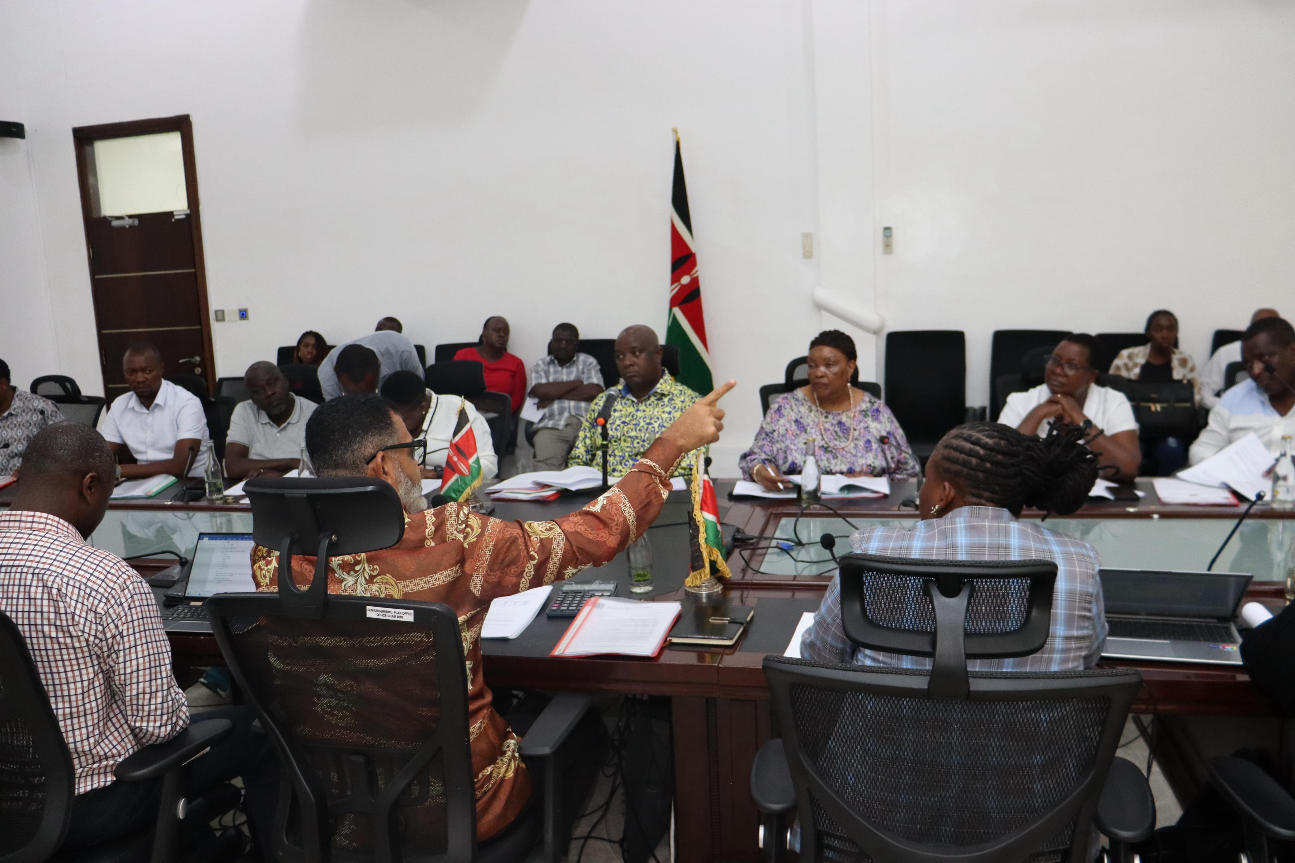 Governor meets committee